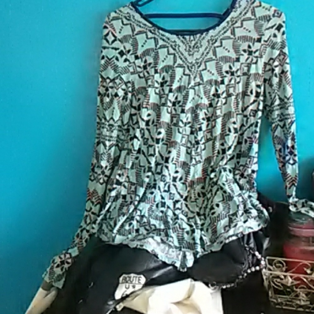 Long sleeved Ladies print shirt